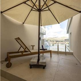 Selection of 5 bedroom seafront villas with heated pool on Ciovo near Trogir, sleeps 10